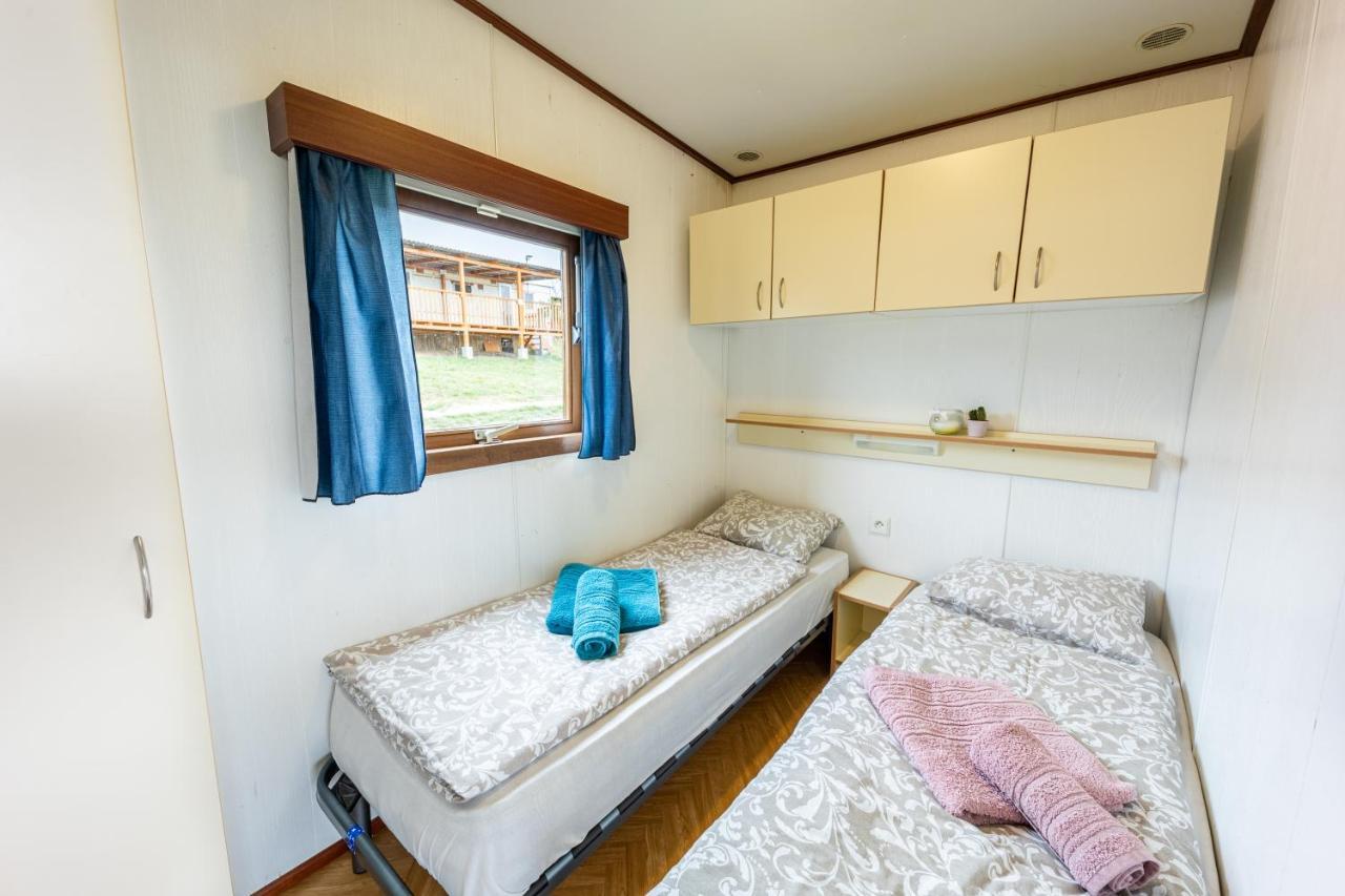 Mobilheim Chalet - Vyrovicka Prehrada Vyrovice Bagian luar foto